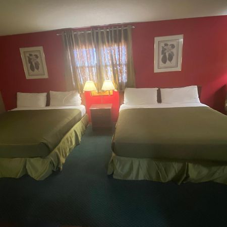 Colonial Inn Dyersville Екстериор снимка