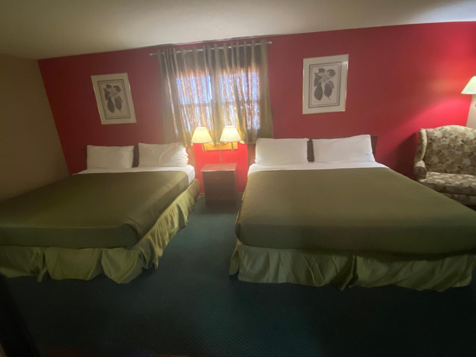 Colonial Inn Dyersville Екстериор снимка