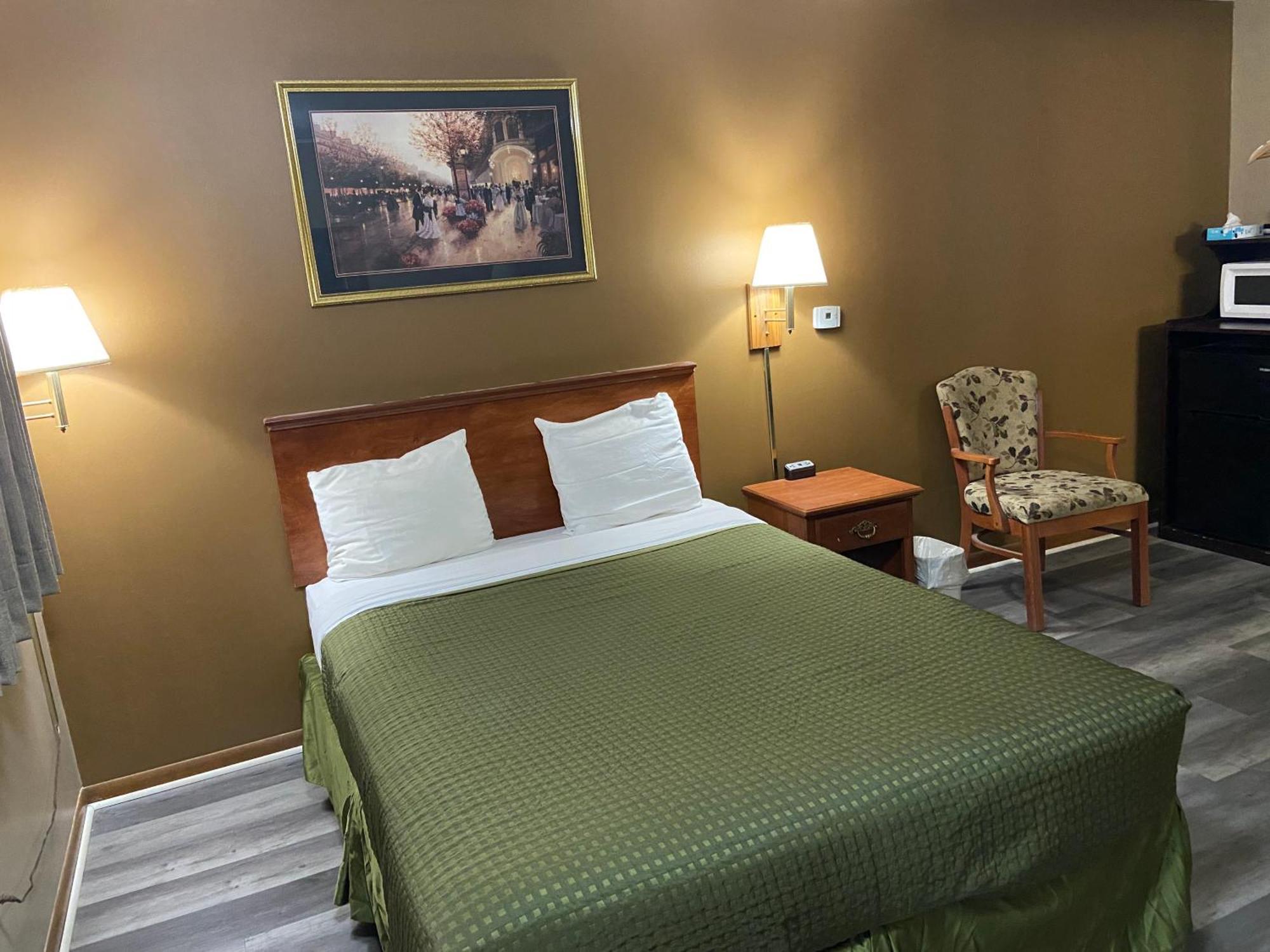 Colonial Inn Dyersville Екстериор снимка